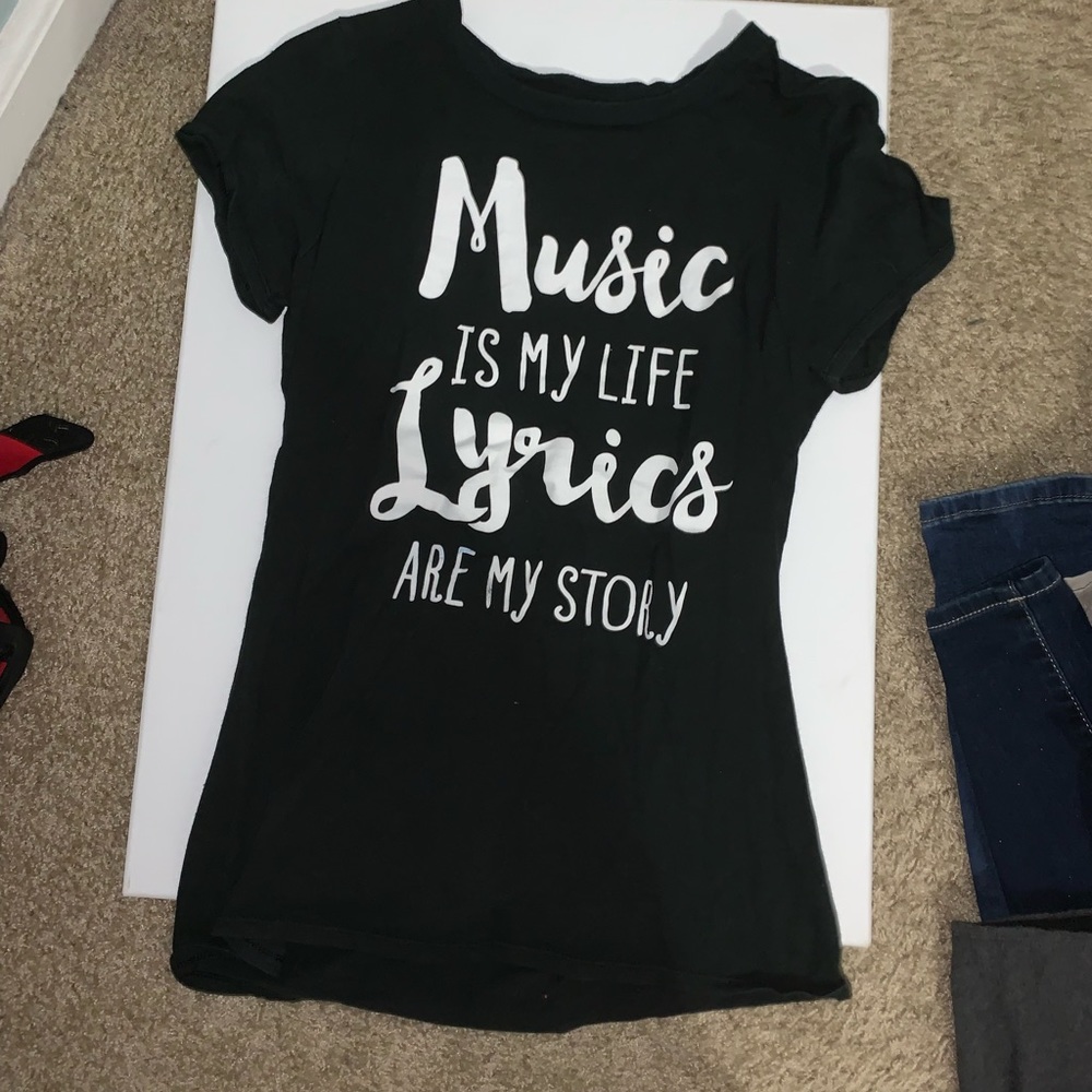 Hot topic lyric T